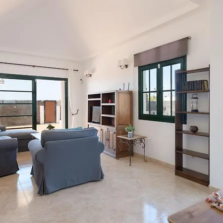 Vista De La Montana * Playa Blanca (Lanzarote)