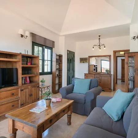 Vista De La Montana Playa Blanca (Lanzarote)