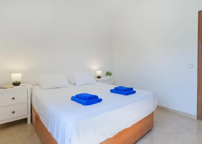 Vista De La Montana Nyaraló *